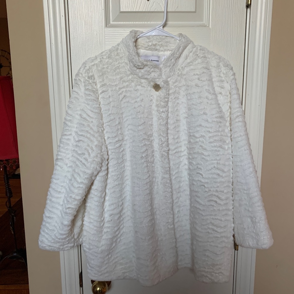 Alfred Dunner 3/4 Faux Fur Coat. White Size 16 Super Soft
